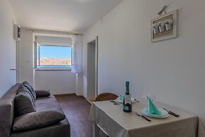 Seafront Apartment Sanja