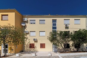 Seafront Apartment Sanja