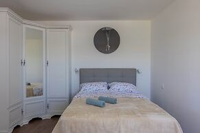 Seafront Apartment Sanja