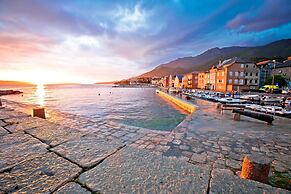 Seafront Apartment Sanja