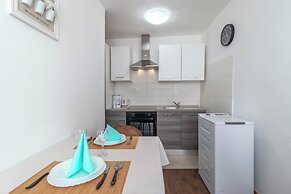 Seafront Apartment Sanja