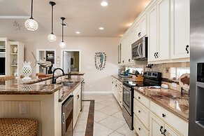 Pair-a-dice 3 Bedroom Home by RedAwning