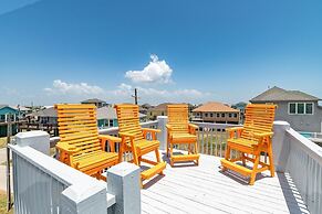 Pair-a-dice 3 Bedroom Home by RedAwning