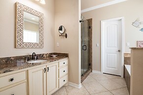 Pair-a-dice 3 Bedroom Home by RedAwning