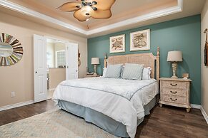 Pair-a-dice 3 Bedroom Home by RedAwning