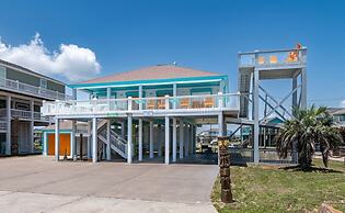 Pair-a-dice 3 Bedroom Home by RedAwning