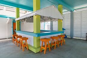 Pair-a-dice 3 Bedroom Home by RedAwning