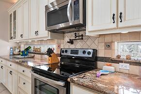 Pair-a-dice 3 Bedroom Home by RedAwning