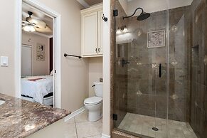 Pair-a-dice 3 Bedroom Home by RedAwning