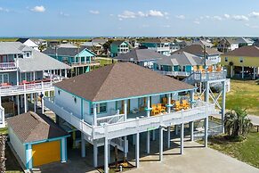 Pair-a-dice 3 Bedroom Home by RedAwning