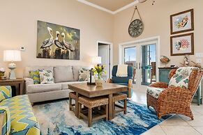 Pair-a-dice 3 Bedroom Home by RedAwning