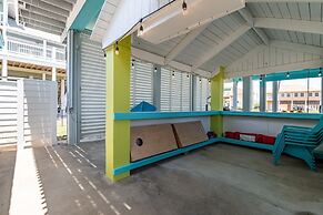 Pair-a-dice 3 Bedroom Home by RedAwning