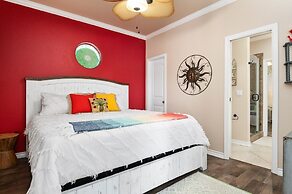 Pair-a-dice 3 Bedroom Home by RedAwning