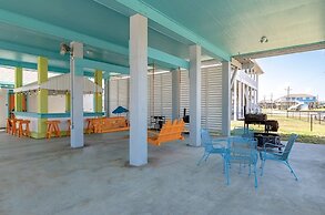 Pair-a-dice 3 Bedroom Home by RedAwning