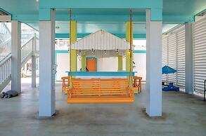 Pair-a-dice 3 Bedroom Home by RedAwning