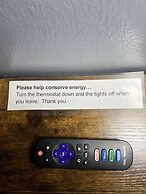 Cozy Upenn Studio + Street Parking Apts by Redawning