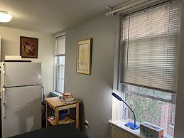 Cozy Upenn Studio + Street Parking Apts by Redawning
