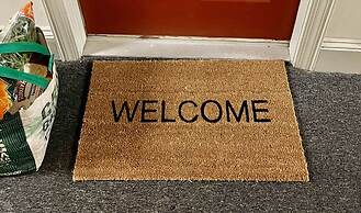 Cozy Upenn Studio + Street Parking Apts by Redawning