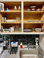 Cozy Upenn Studio + Street Parking Apts by Redawning