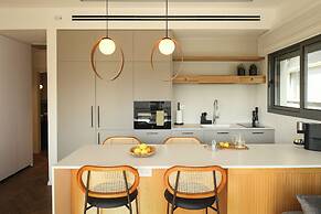 Balcony Bar Skyline View by Sea N' Rent