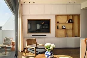 Balcony Bar Skyline View by Sea N' Rent