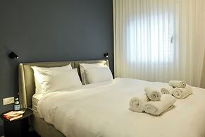 Balcony Bar Skyline View by Sea N' Rent