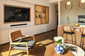 Balcony Bar Skyline View by Sea N' Rent