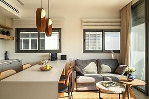 Balcony Bar Skyline View by Sea N' Rent