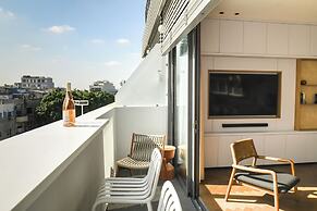 Balcony Bar Skyline View by Sea N' Rent