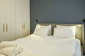 Balcony Bar Skyline View by Sea N' Rent