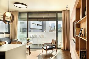 Balcony Bar Skyline View by Sea N' Rent