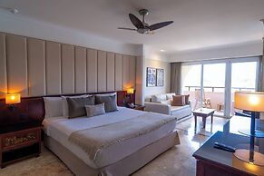 The Signature Level at Grand Palladium Imbassaí Resort & Spa