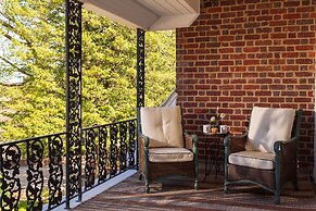 The Inn at Tacaro Estate