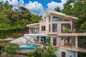 Colores del Viento Villa Breathtaking Ocean Views
