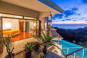 Colores del Viento Villa Breathtaking Ocean Views