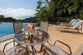 Colores del Viento Villa Breathtaking Ocean Views