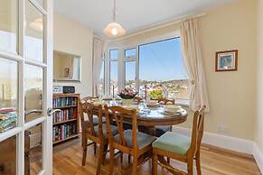 White Sails - Beach and Harbour Views