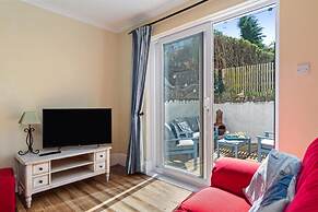 White Sails - Beach and Harbour Views