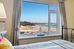 White Sails - Beach and Harbour Views