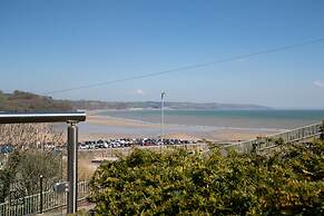 White Sails - Beach and Harbour Views