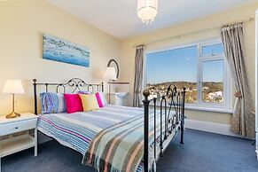 White Sails - Beach and Harbour Views