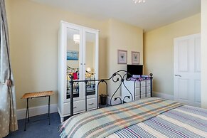 White Sails - Beach and Harbour Views