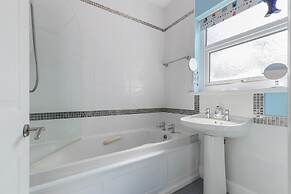 White Sails - Beach and Harbour Views