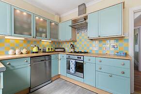 White Sails - Beach and Harbour Views