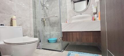 Modern Condo steps from Vincom Plaza