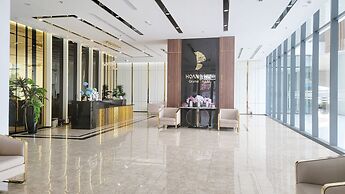 Modern Condo steps from Vincom Plaza