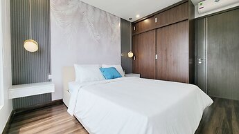 Modern Condo steps from Vincom Plaza