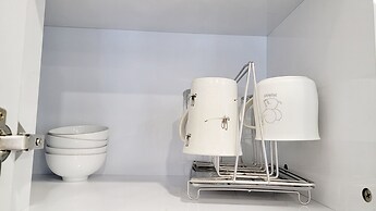 Modern Condo steps from Vincom Plaza