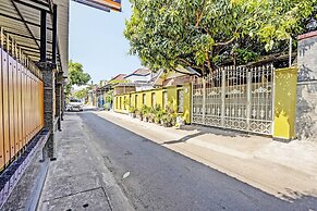 OYO Life 92785 Wisma Trubus  Syariah