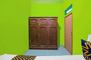 SPOT ON 92786 Homestay Barokah